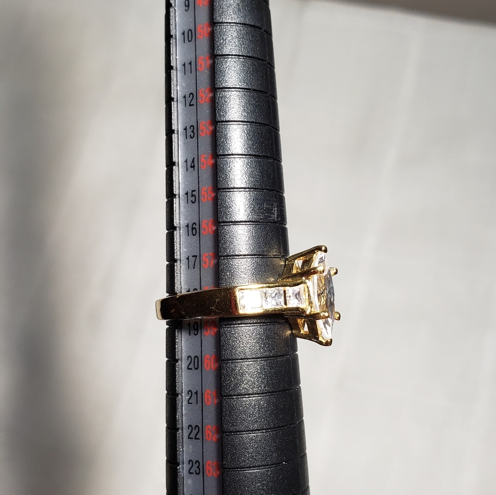 Stunning ring - Picture 3 of 9